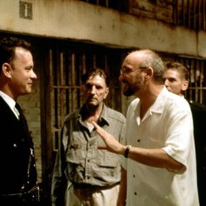 THE GREEN MILE, Tom Hanks, Harry Dean Stanton and Barry Pepper with director Frank Darabont on-set, 1999
