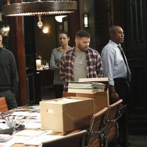 Scandal, from left: George Newbern, Katie Lowes, Guillermo Diaz, Joe Morton, 'Flesh and Blood', Season 3, Ep. #17, 04/10/2014, ©ABC