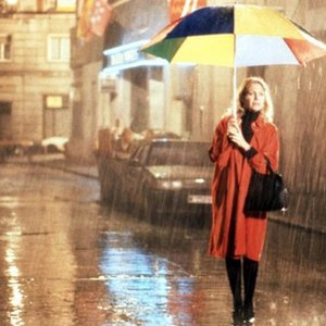 ALL ABOUT MY MOTHER, Cecelia Roth, 1999, walking in rain with umbrella