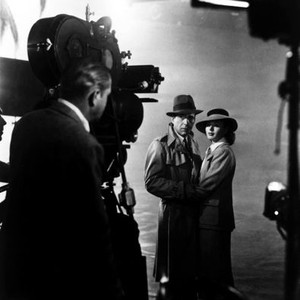 CASABLANCA, Michael Curtiz directs Humphrey Bogart and Ingrid Bergman filming on set, 1942