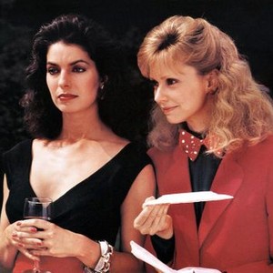 HELLO AGAIN, from left: Sela Ward, Shelley Long, 1987. ©Buena Vista Pictures