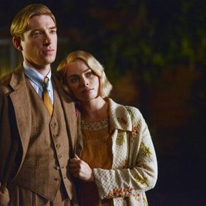 GOODBYE CHRISTOPHER ROBIN, FROM LEFT: DOMHNALL GLEESON AS A.A. MILNE, MARGOT ROBBIE, 2017. PH: DAVID APPLEBY/TM & COPYRIGHT © FOX SEARCHLIGHT PICTURES. ALL RIGHTS RESERVED.
