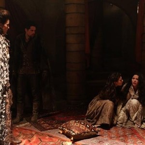 Once Upon a Time, from left: Annabeth Gish, Benjamin Hollingsworth, Meghan Ory, Ginnifer Goodwin, 10/23/2011, ©ABC