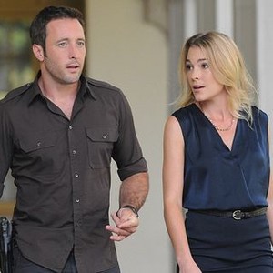 Hawaii Five-O, Alex O'Loughlin (L), Mirrah Foulkes (R), 09/20/2010, ©CBS
