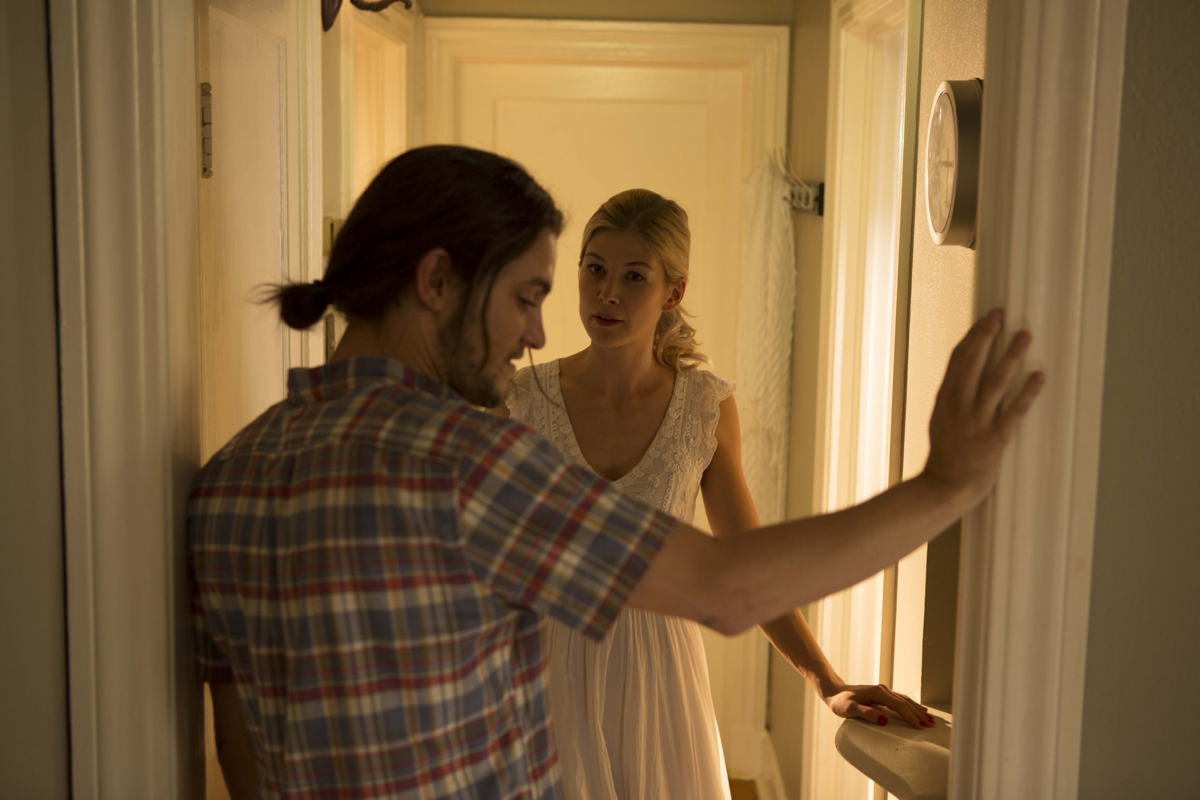 Розамунд пайк. Розамунд пайк 2012. Розамунд пайк 007. Return to sender. Return to sender.