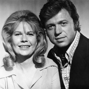 STAND UP AND BE COUNTED, Loretta Swit, Steve Lawrence, 1972