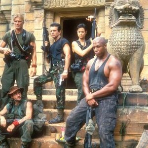 MEN OF WAR, Dolph Lundgren (second from left, standing), Tommy 'Tiny' Lister (second from right), 1994. ©Miramax