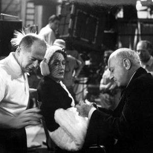 SUNSET BOULEVARD, director Billy Wilder, Gloria Swanson, Cecil B. DeMille on set, 1950