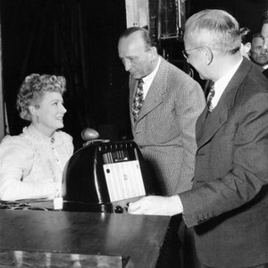 LIFE WITH FATHER, on the set woht new compact wire recording equipment, from left, Irene Dunne, director Michael Curtiz, sound department head Nathan Levinson, 1947