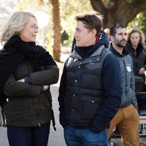 HALLOWEEN, FROM LEFT: JAMIE LEE CURTIS, DIRECTOR DAVID GORDON GREEN, ON SET, 2018. PH: RYAN GREEN/© UNIVERSAL PICTURES