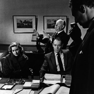THE WRONG MAN, director Alfred Hitchcock (rear), seated from left: Vera Miles, Henry Fonda, Anthony Quayle (front) on set, 1956, thewrongman1956-fsct03(thewrongman1956-fsct03)