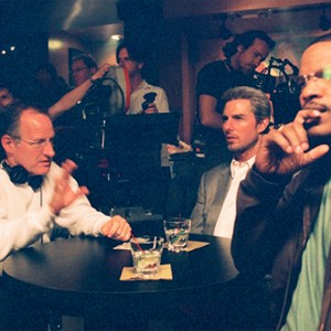 Director MICHAEL MANN (left) goes over a scene with stars TOM CRUISE and JAMIE FOXX on the set of DreamWorks Pictures' and Paramount Pictures' thriller COLLATERAL.