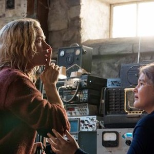 A QUIET PLACE, FROM LEFT: EMILY BLUNT, MILLICENT SIMMONDS, 2018. PH: JONNY COURNOYER/© PARAMOUNT
