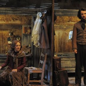 EFFIE GRAY, from left: Dakota Fanning, Tom Sturridge as John Everett Millais, 2014. ph: Nicola Dove/© Adopt Films