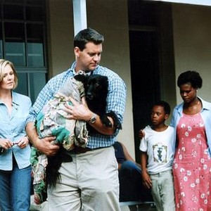 CAPE OF GOOD HOPE, Debbie Brown (far left), Morne Visser(carrying dog), Eriq Ebouaney (far right), 2004, (c) New Yorker Films