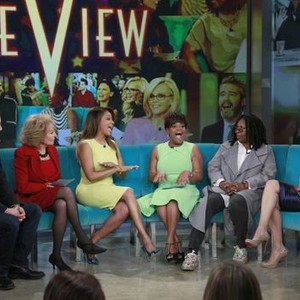 The View, from left: Jay Mohr, Barbara Walters, La La Anthony, Sherri Shepherd, Whoopi Goldberg, Jenny McCarthy, 'Season 17', ©ABC