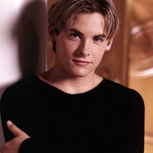 Kevin Zegers as Ethan Bechley
