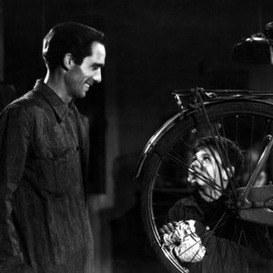 THE BICYCLE THIEF, (aka LADRI DI BICICLETTE, aka BICYCLE THIEVES),  Lamberto Maggiorani, Enzo Staiola, 1948.