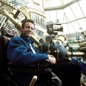 TIME MACHINE, Director Simon Wells sitting in the time machine on the set, 2002 2002 (c) Warner Brothers