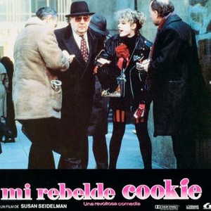 COOKIE, (aka MI REBELDE COOKIE), Peter Falk (left), Emily Lloyd (center leather jacket and right), 1989, © Warner Brothers