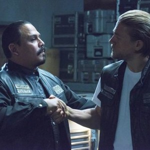 Sons of Anarchy, Emilio Rivera (L), Charlie Hunnam (R), 'Suits of Woe', Season 7, Ep. #11, 11/18/2014, ©FX
