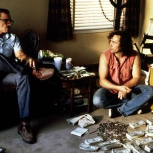BREAKING IN, Burt Reynolds, Casey Siemaszko, 1989, criminals with their loot