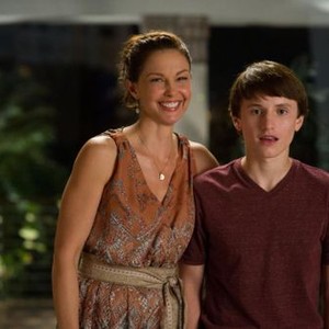 DOLPHIN TALE 2, from left: Ashley Judd, Nathan Gamble, 2014. ph: Wilson Webb/©Warner Bros. Pictures