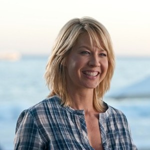 Jenna Elfman as Annie in "Friends with Benefits."