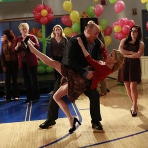 Modern Family, from left: Will Sasso, Julie Bowen, Ariel Winter, Joey Luthman, 'Spring-a-Ding-Fling', Season 5, Ep. #16, 03/05/2014, ©ABC