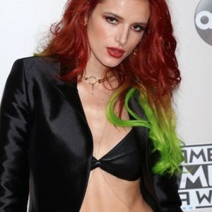 Bella Thorne at arrivals for 2016 American Music Awards (AMA''s) - Arrivals, Microsoft Theater, Los Angeles, CA November 20, 2016. Photo By: Priscilla Grant/Everett Collection