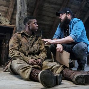 OVERLORD, FROM LEFT: JOVAN ADEPO, DIRECTOR JULIUS AVERY, ON SET, 2018. PH: PETER MOUNTAIN/© PARAMOUNT PICTURES