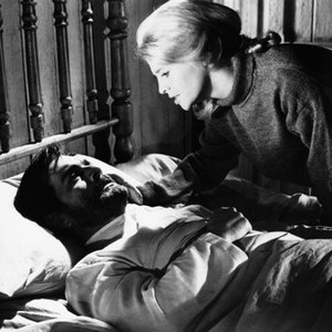 DOCTOR ZHIVAGO, Omar Sharif (lying down), Julie Christie, 1965