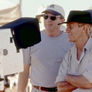 CROCODILE DUNDEE IN LOS ANGELES, director Simon Wincer, Paul Hogan, on set, 2001, (c) Paramount