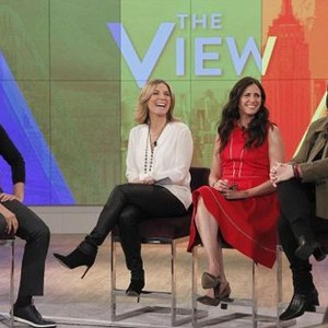 The View, from left: Oscar Isaac, Nicolle Wallace, Michaela Watkins, Rosie O'Donnell, 08/11/1997, ©ABC