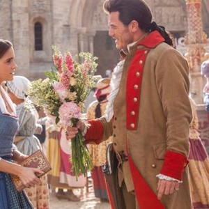 BEAUTY AND THE BEAST, FROM LEFT: EMMA WATSON, LUKE EVANS, 2017. PH: LAURIE SPARHAM/© WALT DISNEY PICTURES