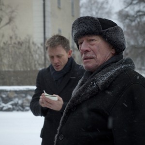 (L-R) Daniel Craig as Mikael Blomkvist and Christopher Plummer as Henrik Vanger in "The Girl with the Dragon Tattoo." photo 13