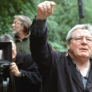 LIFE OF DAVID GALE, Director Alan Parker on the set, 2003, (c) Universal