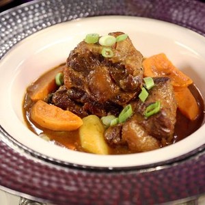 Nadia G's Bitchin' Kitchen: Season 3, Episode 12 - Rotten Tomatoes