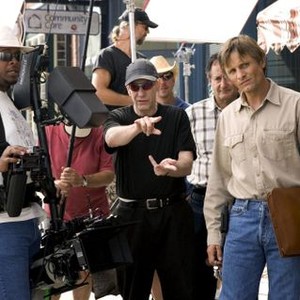 A HISTORY OF VIOLENCE, Director David Cronenberg, Viggo Mortensen on set, 2005, (c) New Line
