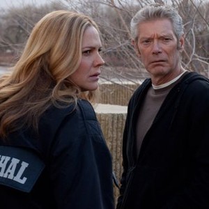 In Plain Sight, Mary McCormack (L), Stephen Lang (R), 'The Medal Of Mary', Season 5, Ep. #6, 04/20/2012, ©USA