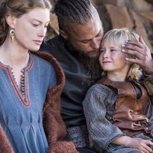 Vikings, Alyssa Sutherland (L), Travis Fimmel (R), 'Unforgiven', Season 2, Ep. #6, 04/03/2014, ©HISTORY