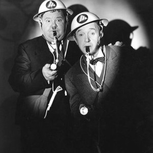 AIR RAID WARDENS, Oliver Hardy, Stan Laurel (Laurel and Hardy), 1943