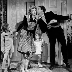 IT'S A GREAT LIFE, from left, Larry Simms, Penny Singleton, Marjorie Ann Mutchie, aka Marjorie Kent), Arthur Lake, 1943