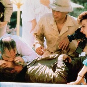 DOWN AND OUT IN BEVERLY HILLS, Richard Dreyfuss (hands on face), Nick Nolte (on ground), Evan Richards (earring), 1986, © Buena Vista