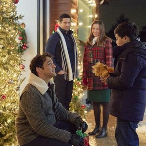 A Godwink Christmas: Miracle of Love (2021) photo 8