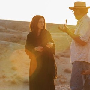 LAST DAYS IN THE DESERT, l-r: Ayeleet Zurer, director Rodrigo Garcia on set, 2015. ph: Gilles Mingasson/©Broad Green Pictures