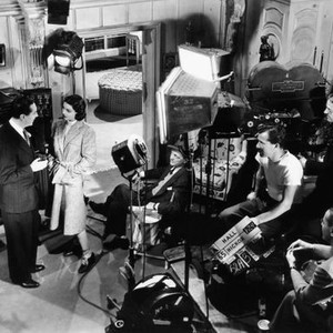 THE DOCTOR TAKES A WIFE, Reginald Gardiner, Loretta Young, (far left), director Alexander Hall, (seated, center), cinematographer Sidney Hickox, (far right), on-set, 1940