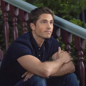 Witches of East End, Eric Winter, 'Millicent Fenwick, R.I.P.', Season 1, Ep. #2, 10/13/2013, ©LIFETIME