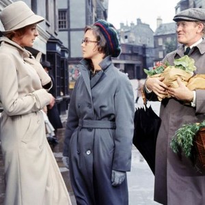 THE PRIME OF MISS JEAN BRODIE, from left: Maggie Smith, Pamela Franklin, Gordon Jackson, 1969, TM & Copyright © 20th Century Fox Film Corp./, tpomjb1968-fsct07, Photo by:  (tpomjb1968-fsct07)