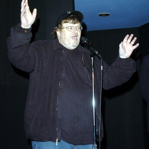 MANUFACTURING DISSENT, Michael Moore, doing an intro for FAHRENHEIT 9/11, Toronto, 2007. ©Liberation Entertainment